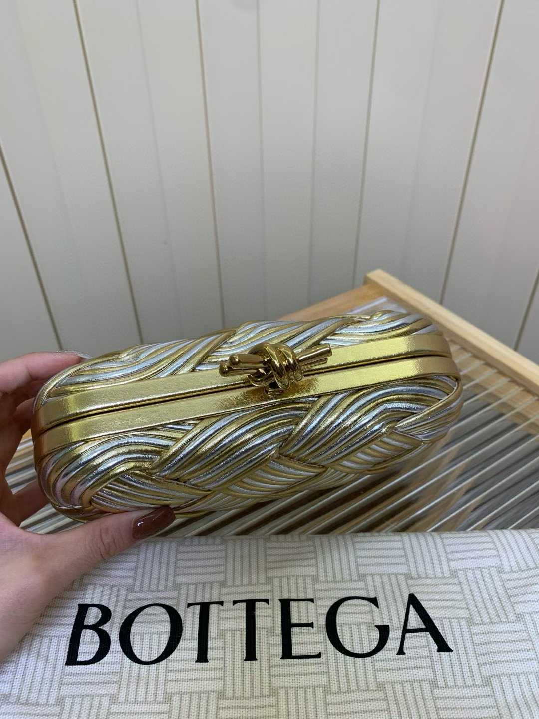 Bottega Veneta Knot view 3