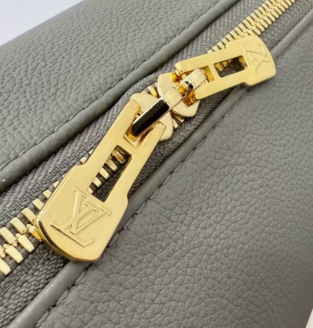 Louis Vuitton Express Bag view 6