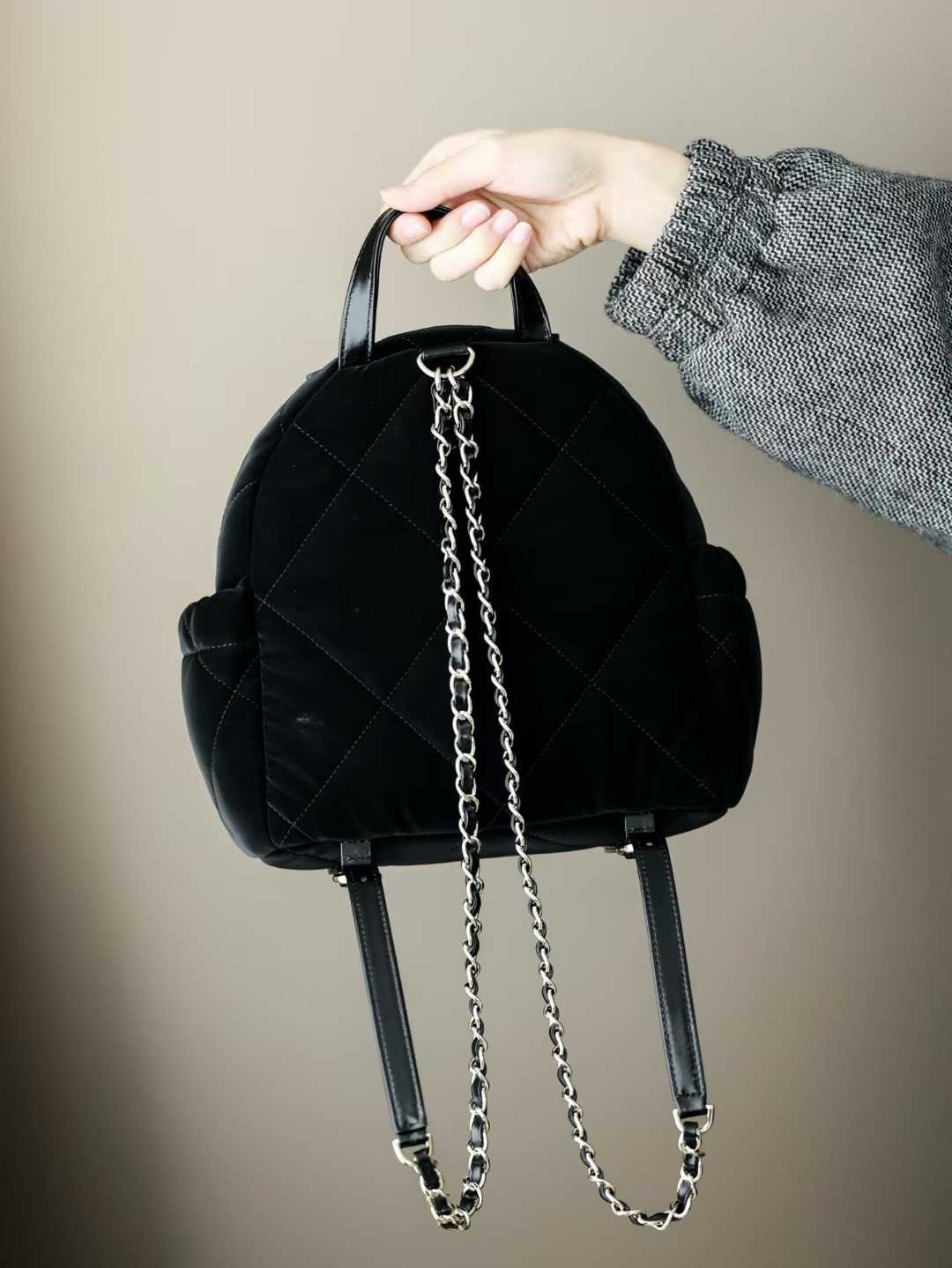 Chanel Middle-aged backpack (002) view 2