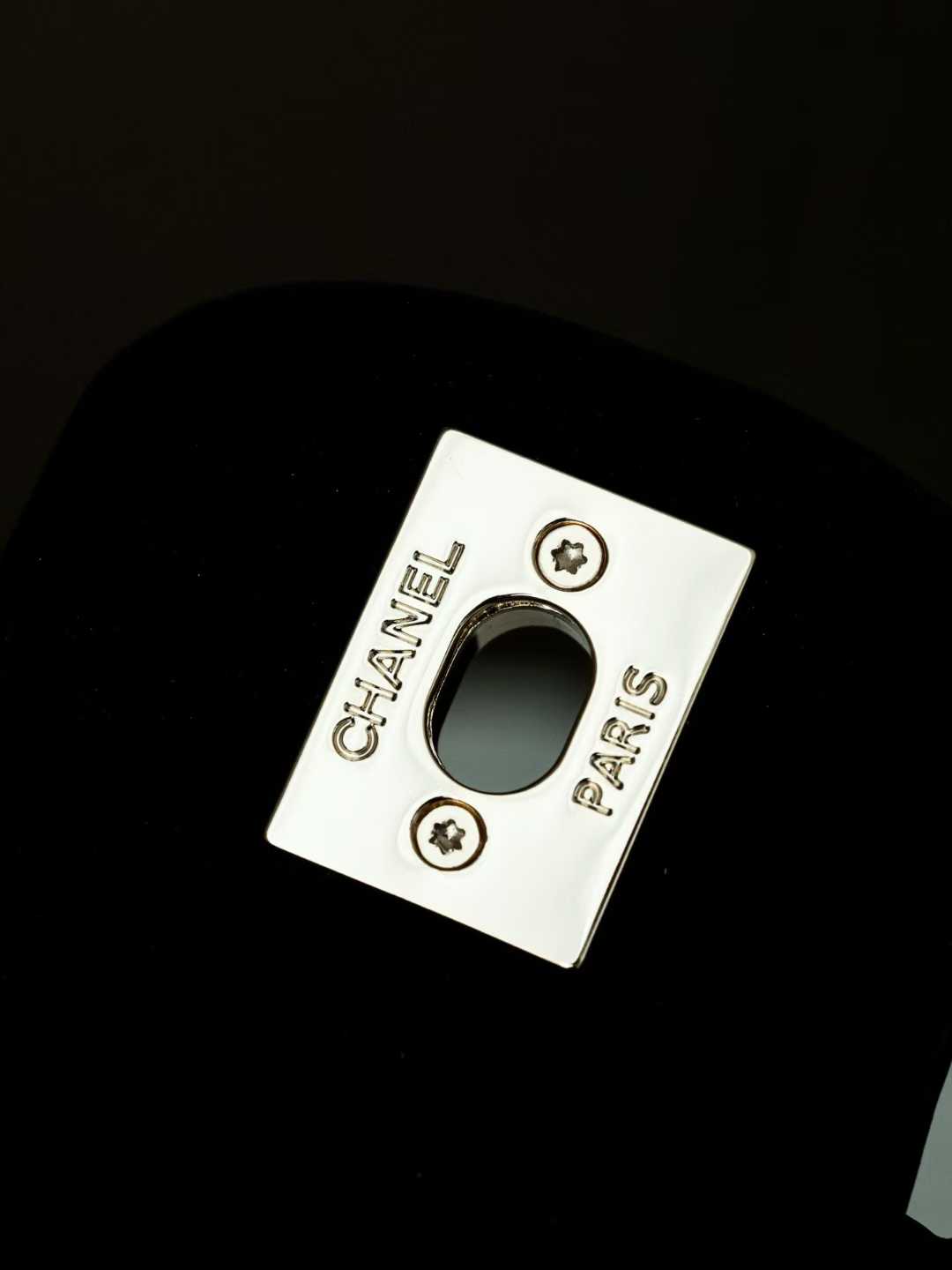 Chanel Middle-aged backpack (002) view 5
