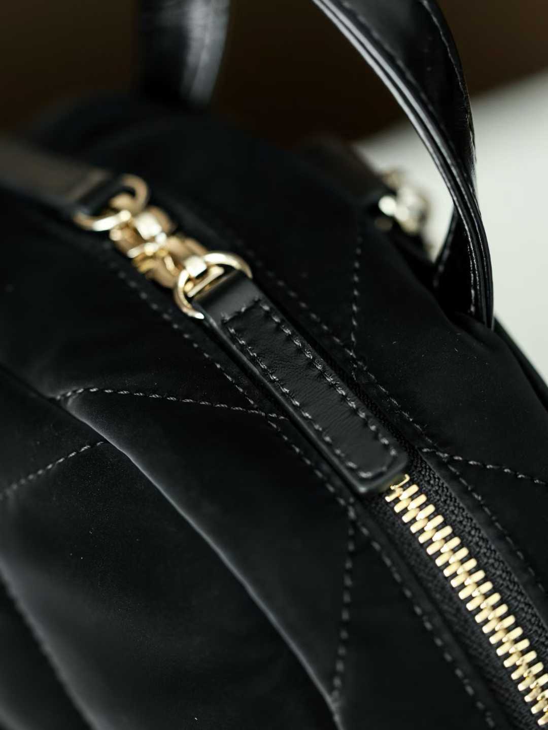 Chanel Middle-aged backpack (002) view 7
