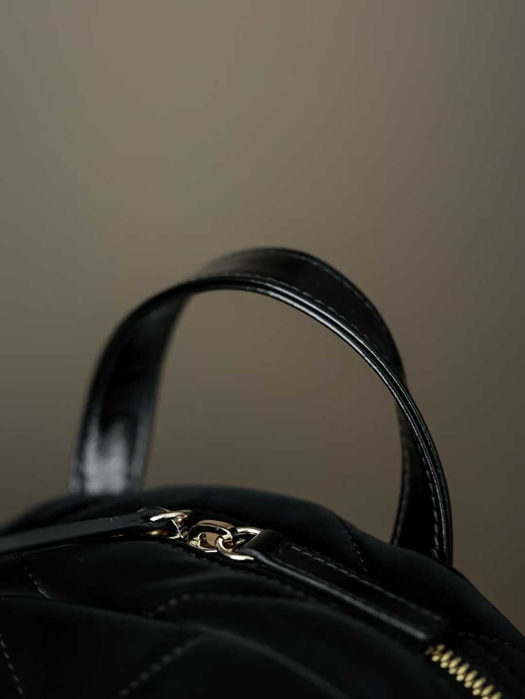 Chanel Middle-aged backpack (002) view 9