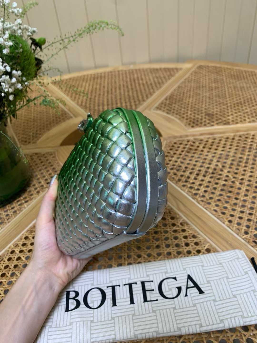Bottega Veneta Knot view 3
