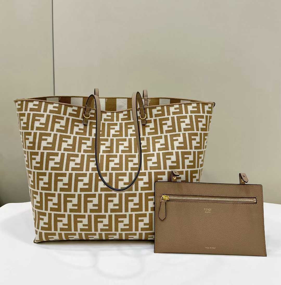 Fendi Roll Large view 11