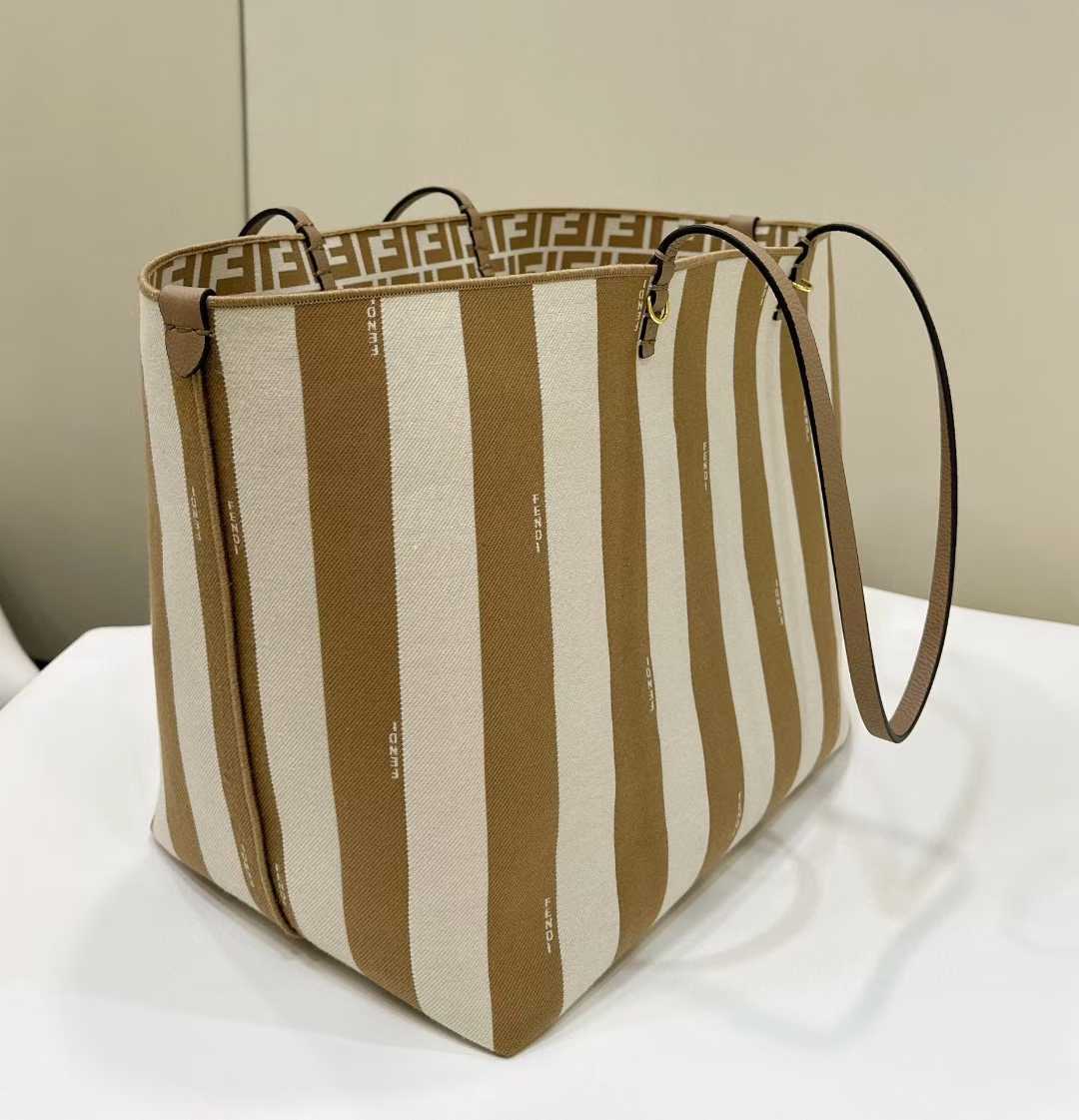 Fendi Roll Large view 12