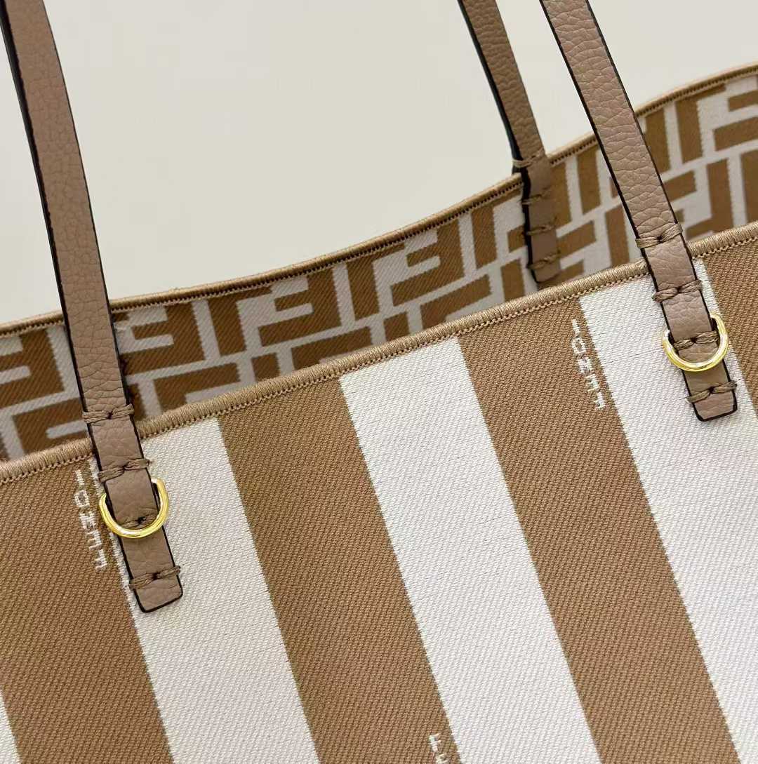 Fendi Roll Large view 14