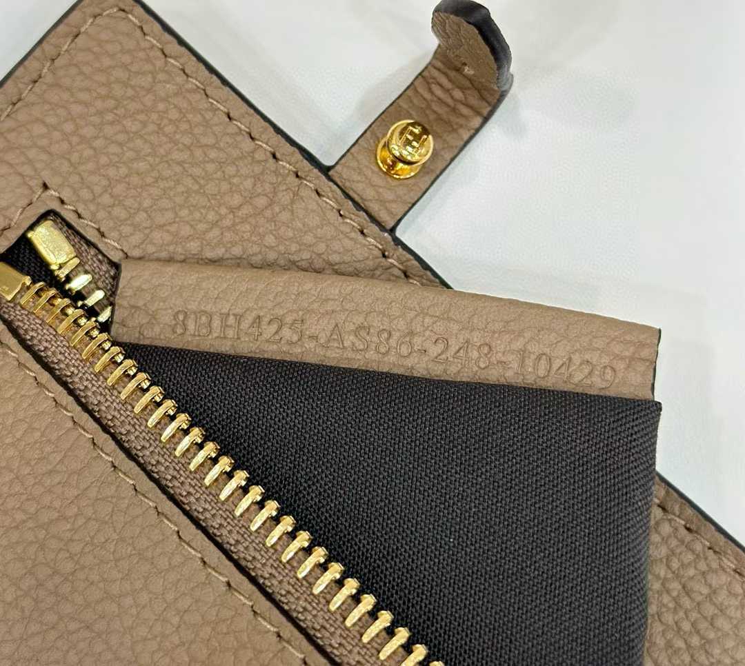 Fendi Roll Large view 17