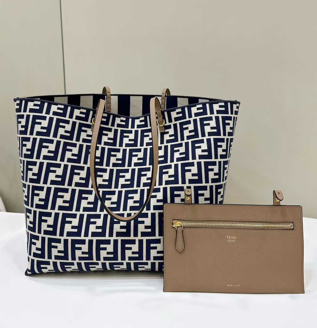 Fendi Roll Large view 3