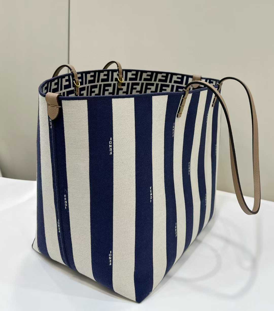 Fendi Roll Large view 4