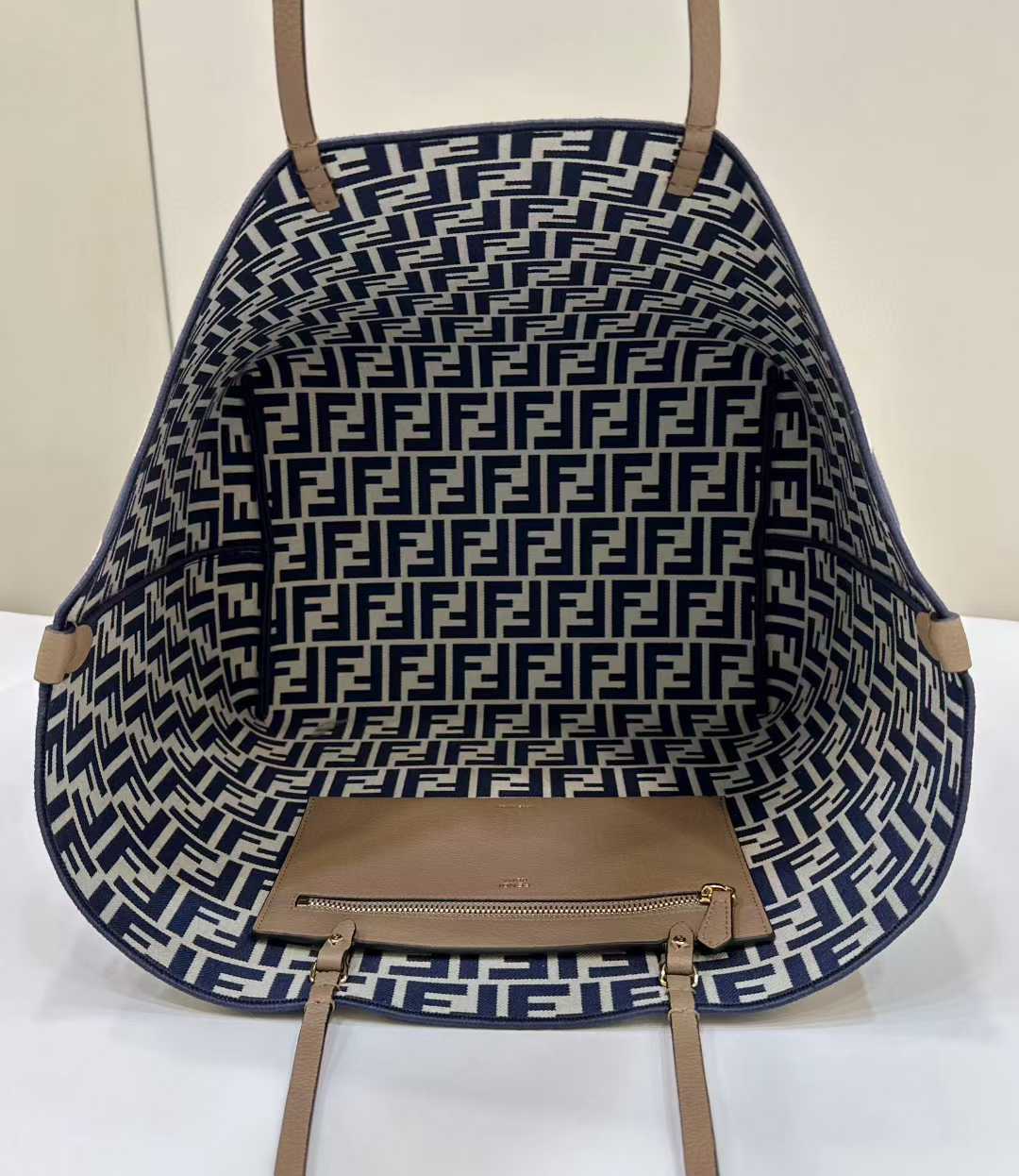 Fendi Roll Large view 9