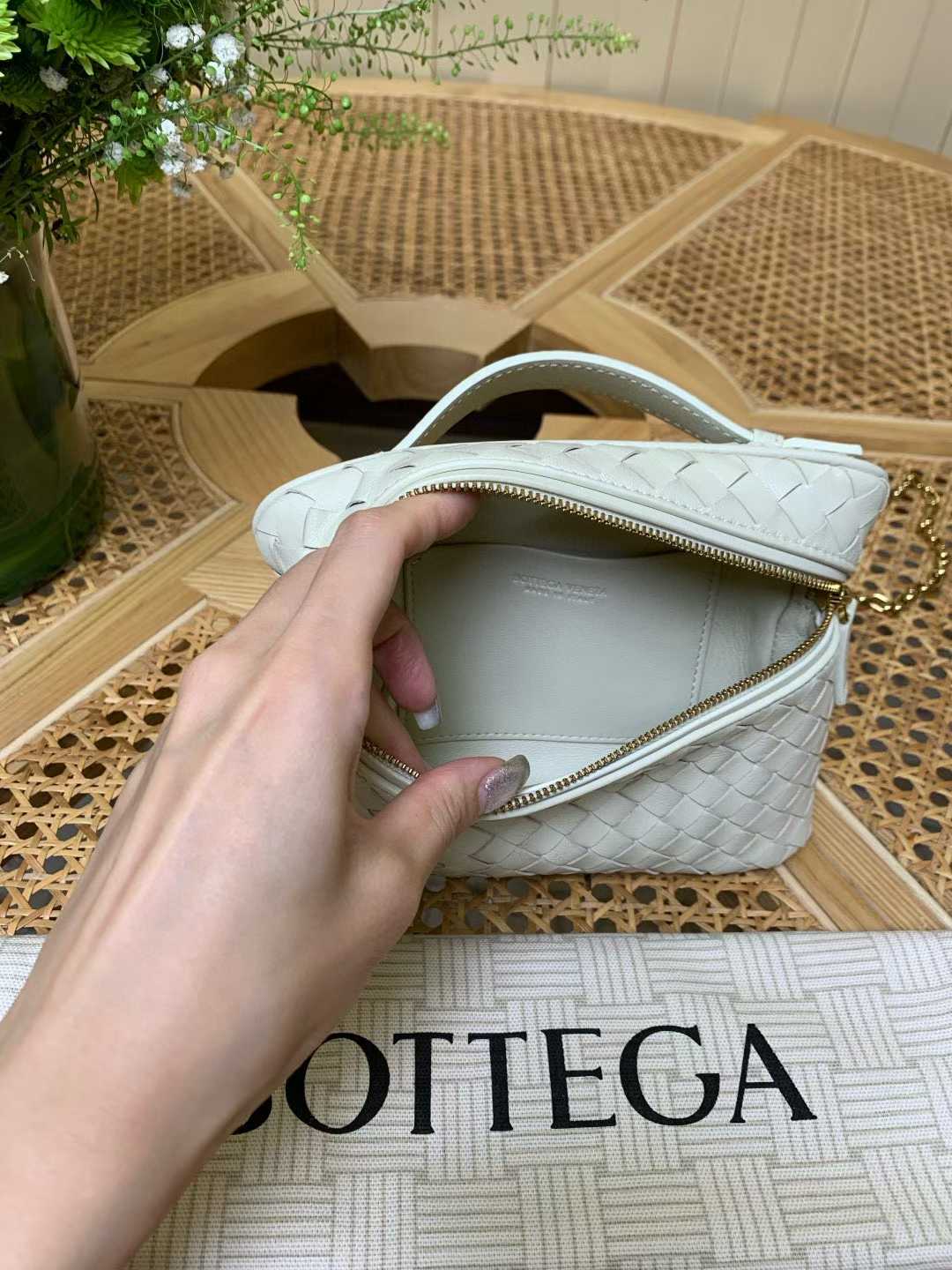 Bottega Veneta Small Sotf Vanity view 9