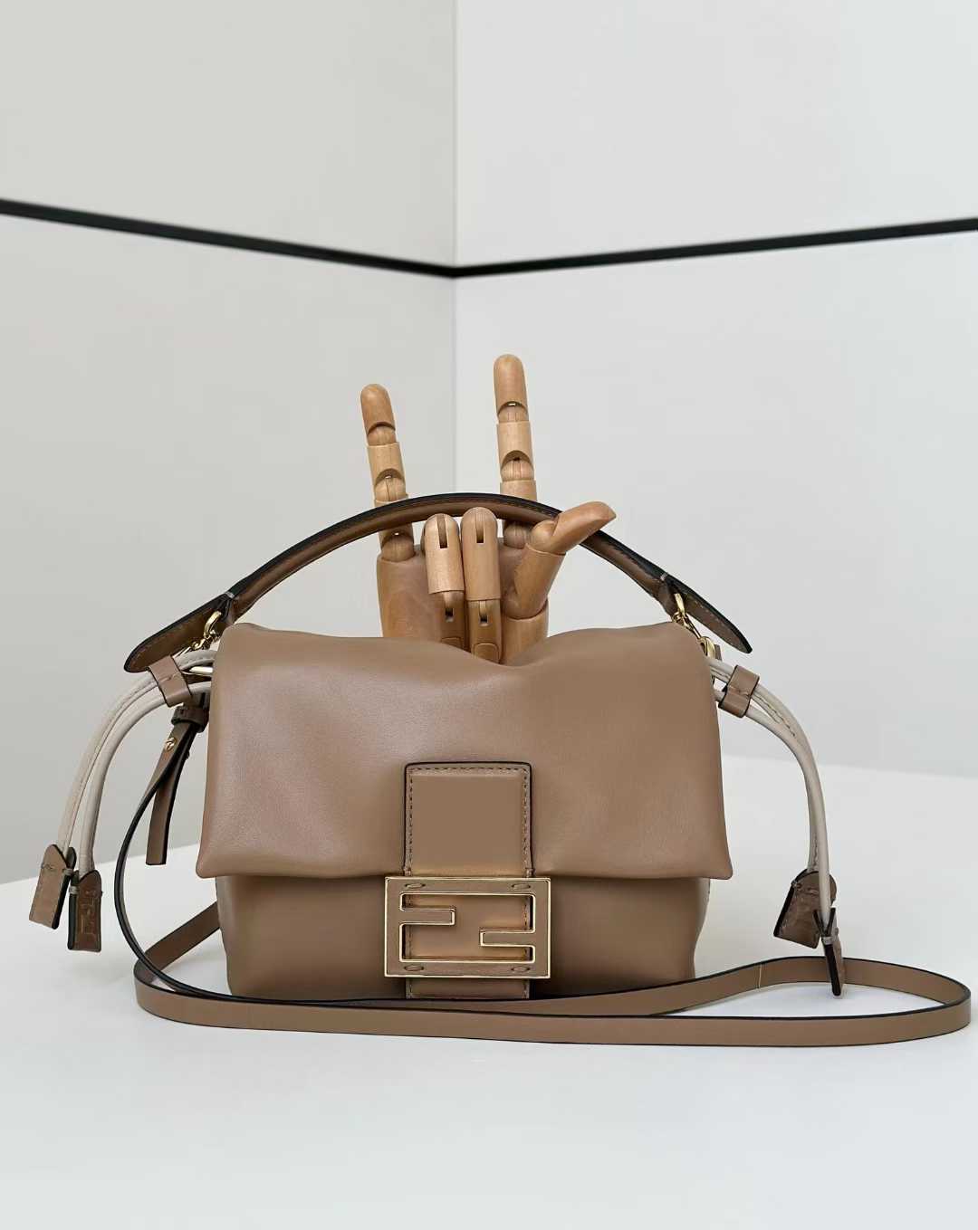 Fendi Mamma Baguette view 13