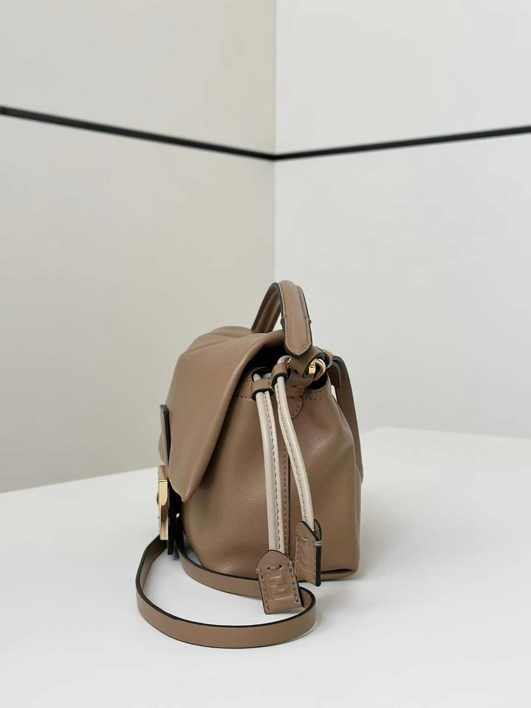 Fendi Mamma Baguette view 14
