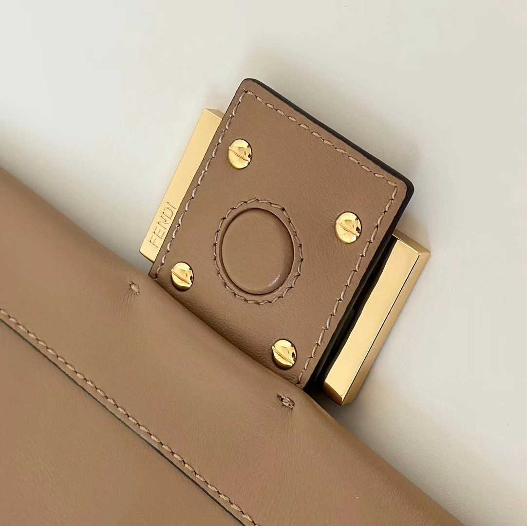 Fendi Mamma Baguette view 6