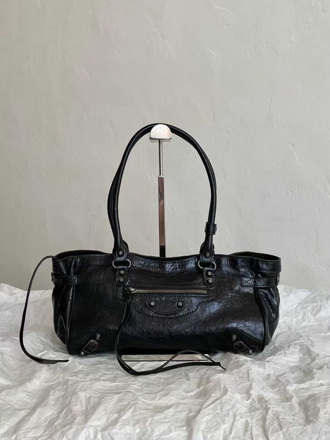 Balenciaga Women’s Le City Bag East-west in Sesame view 1