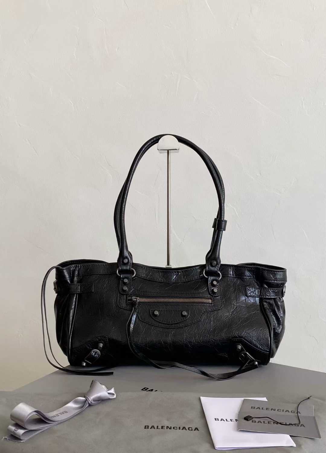Balenciaga Women’s Le City Bag East-west in Sesame view 2