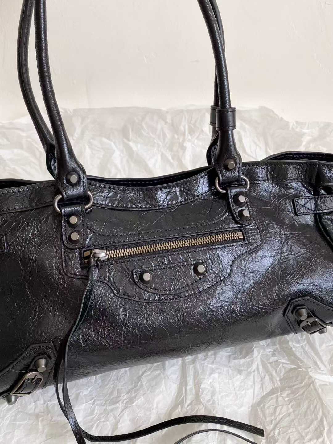 Balenciaga Women’s Le City Bag East-west in Sesame view 4