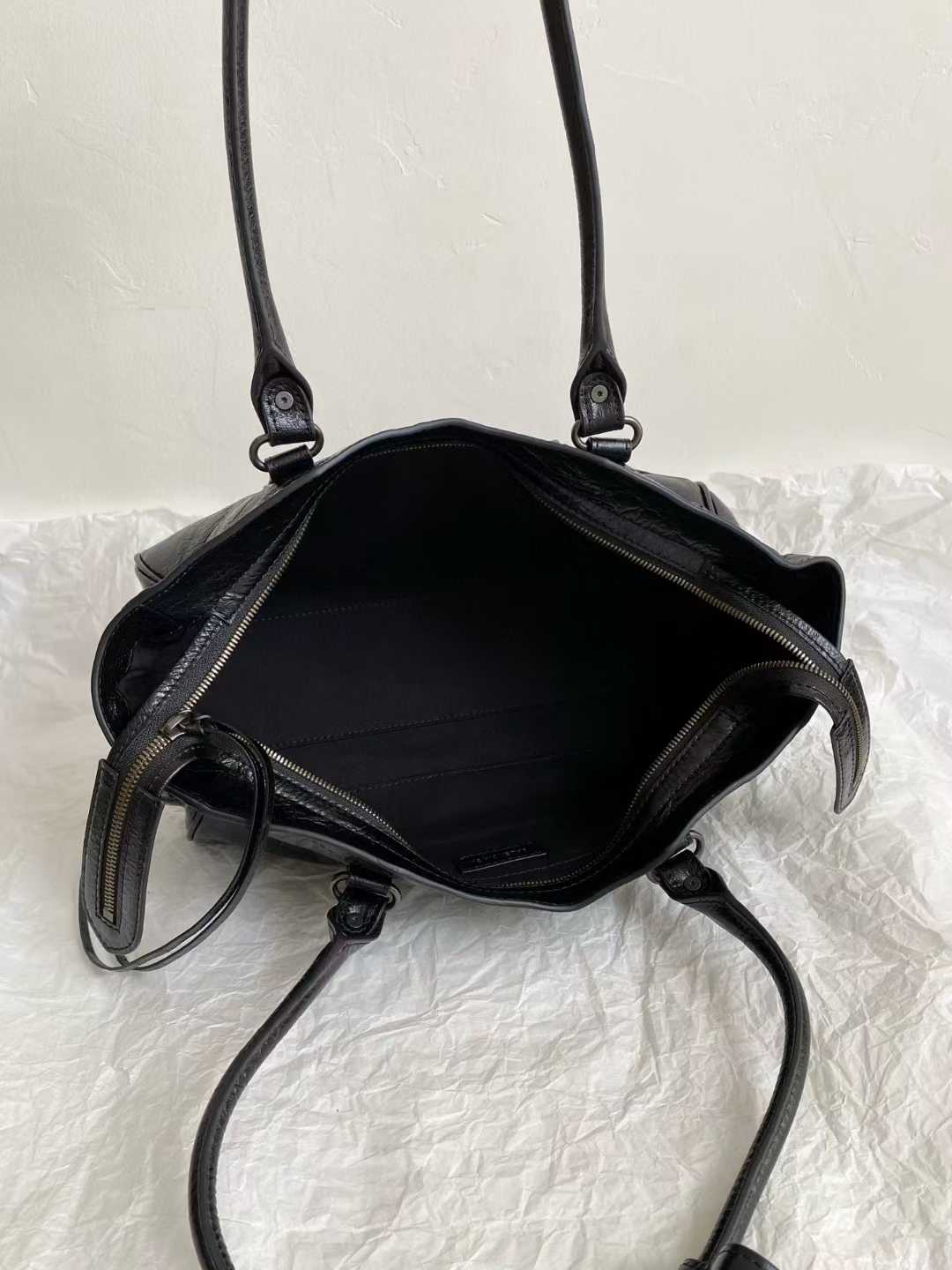 Balenciaga Women’s Le City Bag East-west in Sesame view 9