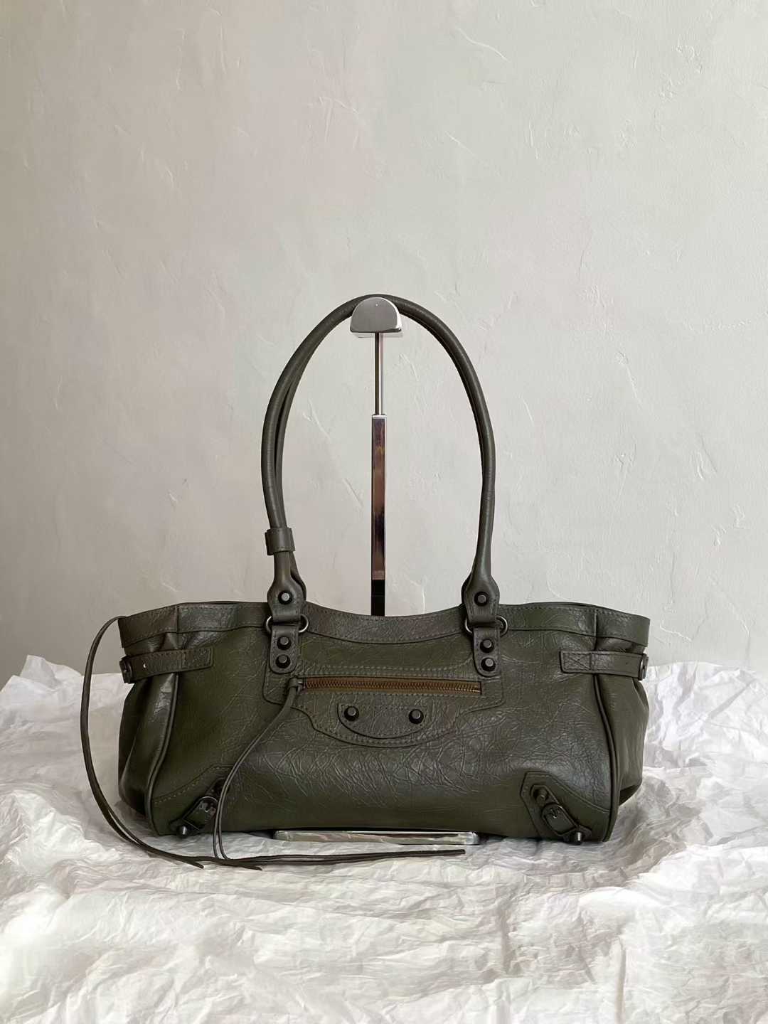 Balenciaga Women’s Le City Bag East-west in Sesame view 1