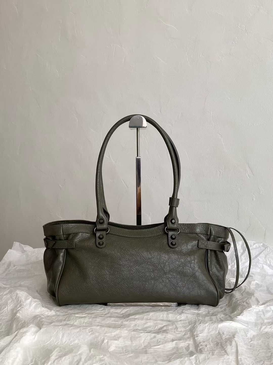 Balenciaga Women’s Le City Bag East-west in Sesame view 2
