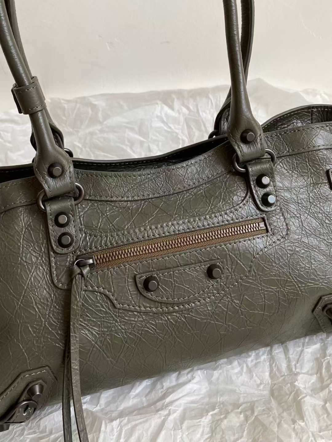 Balenciaga Women’s Le City Bag East-west in Sesame view 4