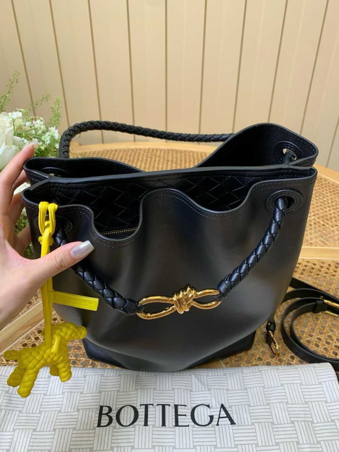 Bottega Veneta Andiamo Bucket view 2