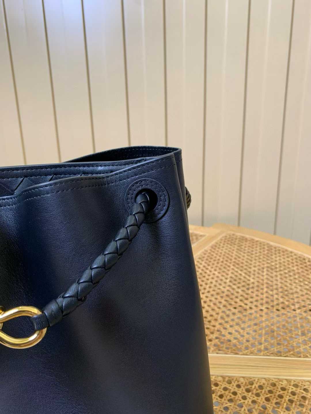 Bottega Veneta Andiamo Bucket view 3