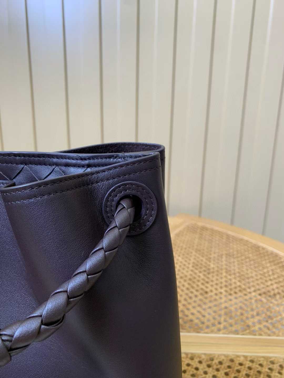 Bottega Veneta Andiamo Bucket view 3
