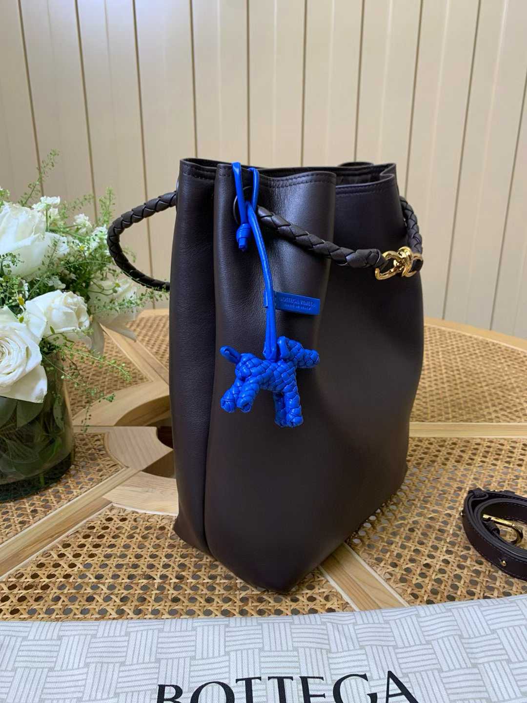 Bottega Veneta Andiamo Bucket view 5