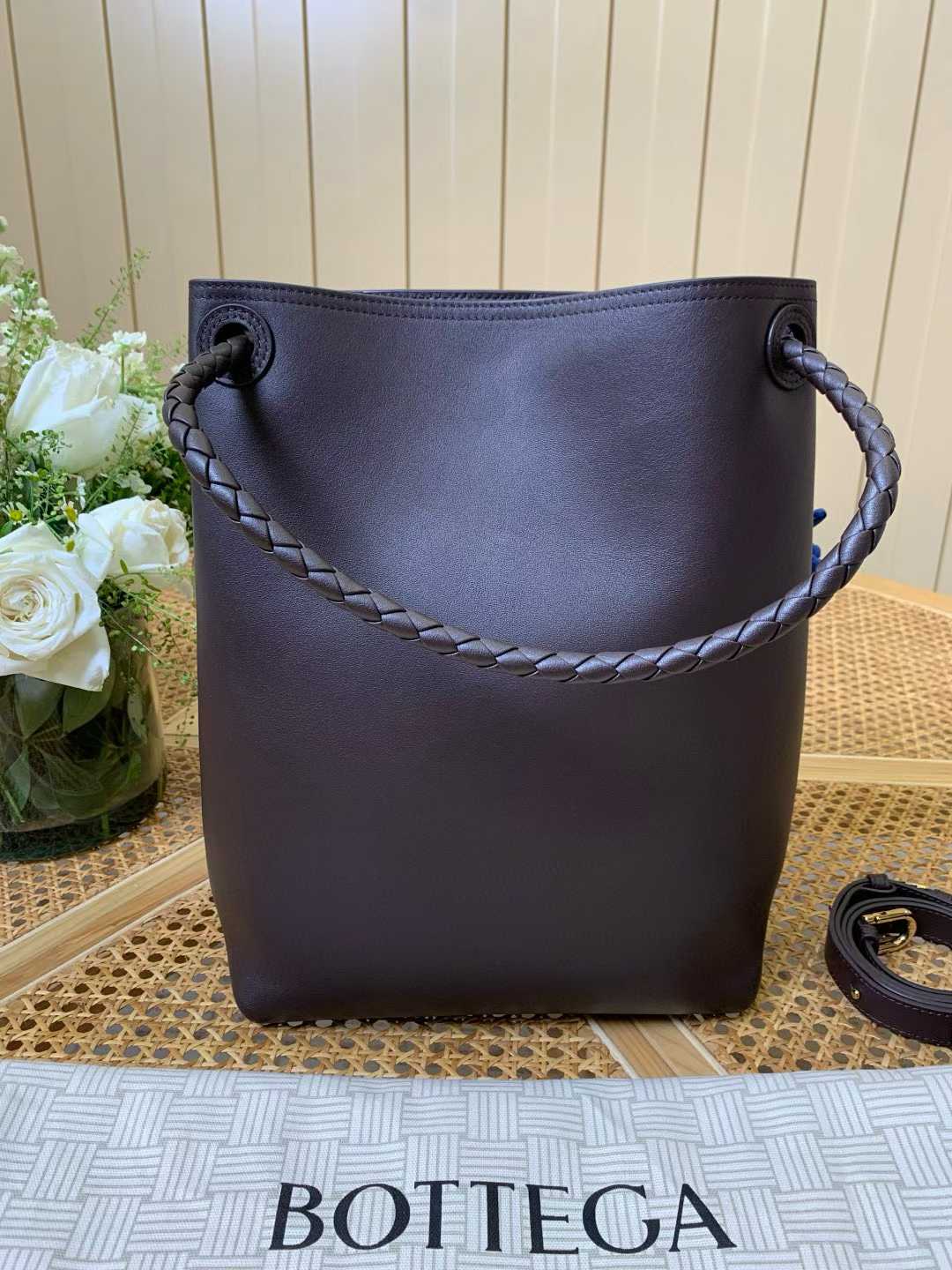 Bottega Veneta Andiamo Bucket view 7