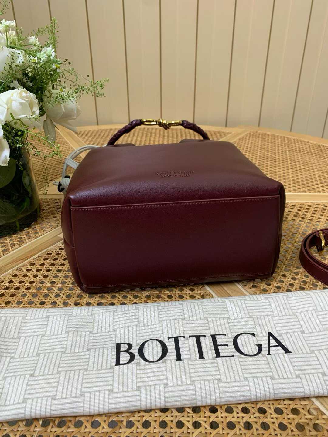 Bottega Veneta Andiamo Bucket view 7