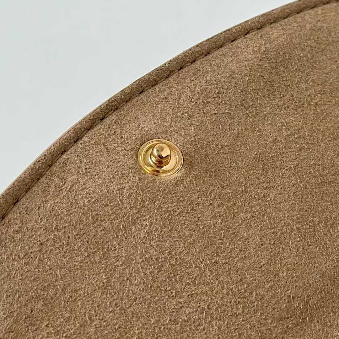 Fendi graphy Wallet on Chain view 7