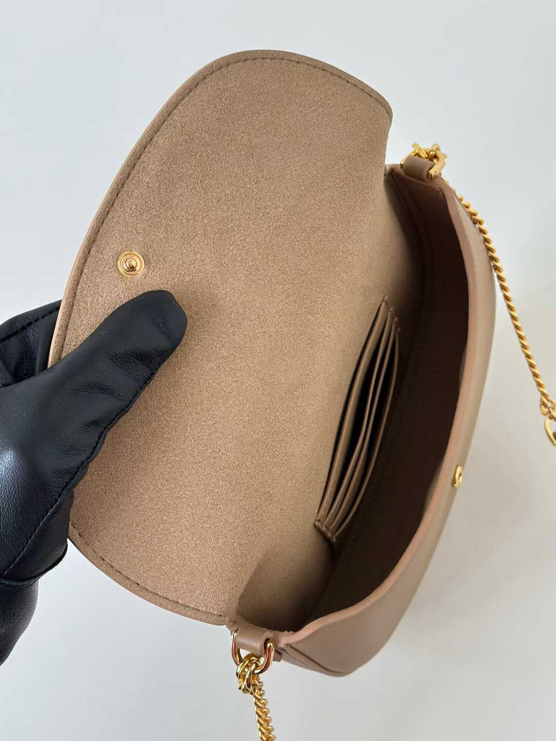 Fendi graphy Wallet on Chain view 8