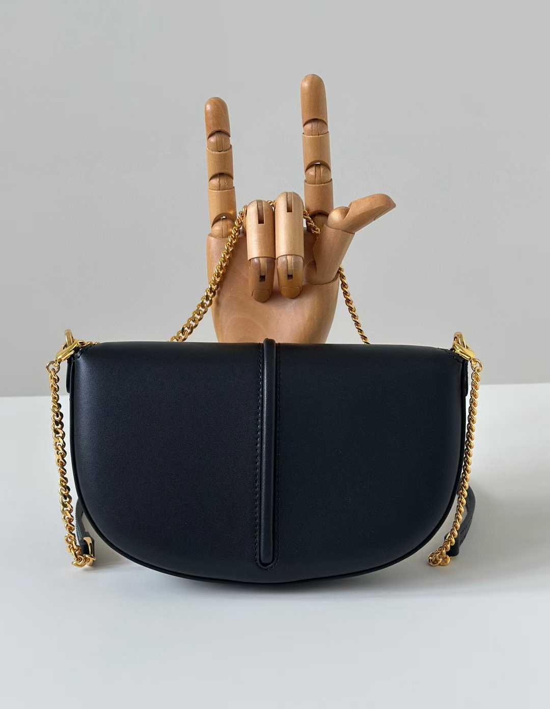 Fendi graphy Wallet on Chain view 4