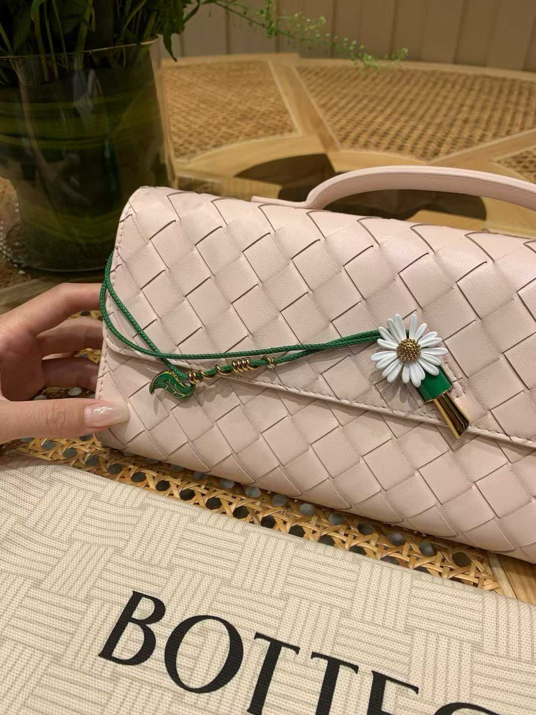 Bottega Veneta Andiamo Clutch view 3