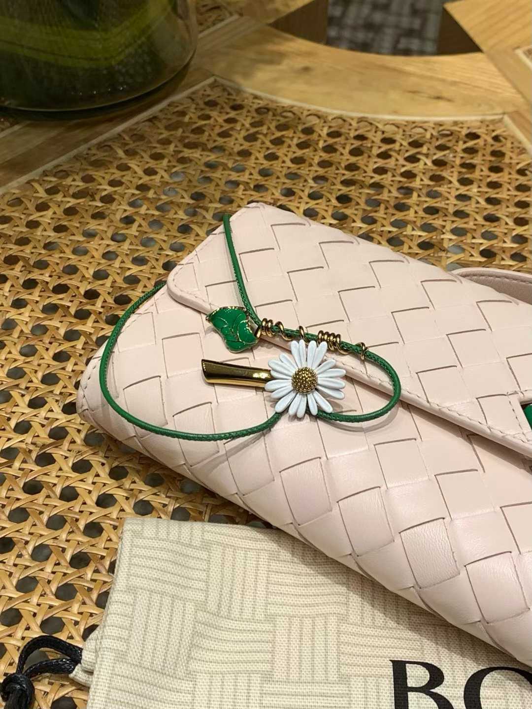 Bottega Veneta Andiamo Clutch view 4