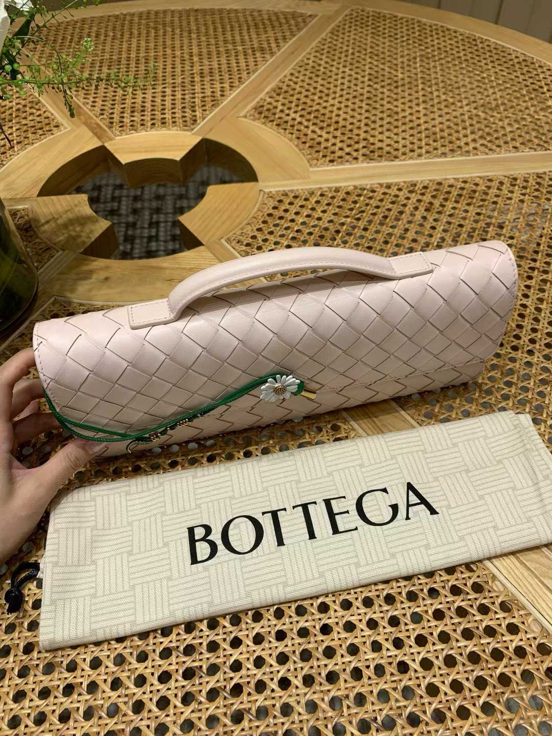 Bottega Veneta Andiamo Clutch view 5