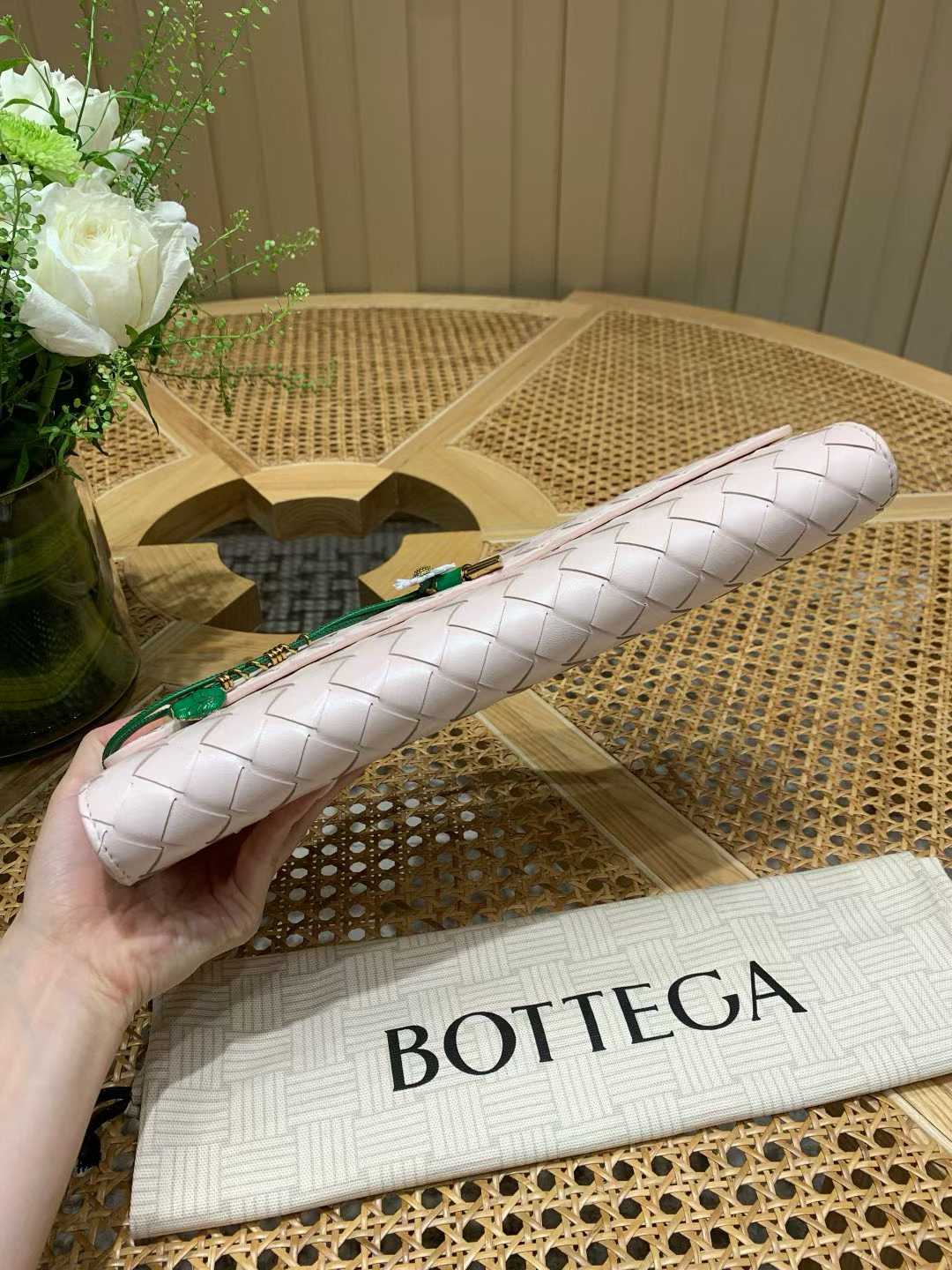Bottega Veneta Andiamo Clutch view 6