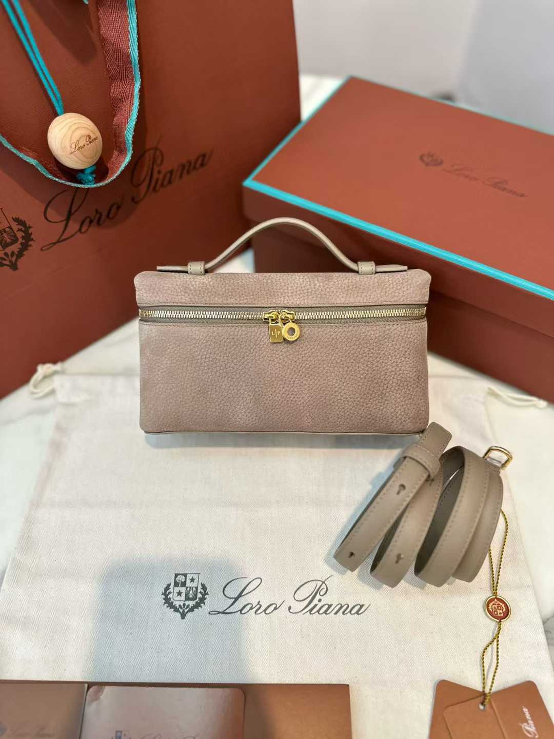 Loro Piana Extra Pocket L19 view 1
