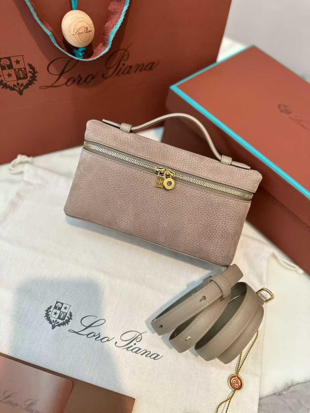 Loro Piana Extra Pocket L19 view 2