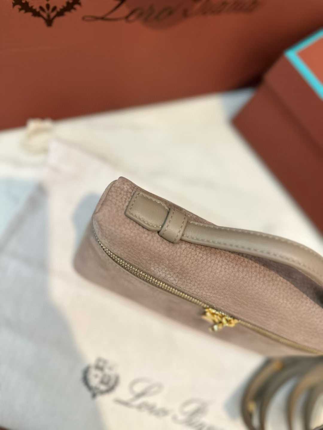 Loro Piana Extra Pocket L19 view 5