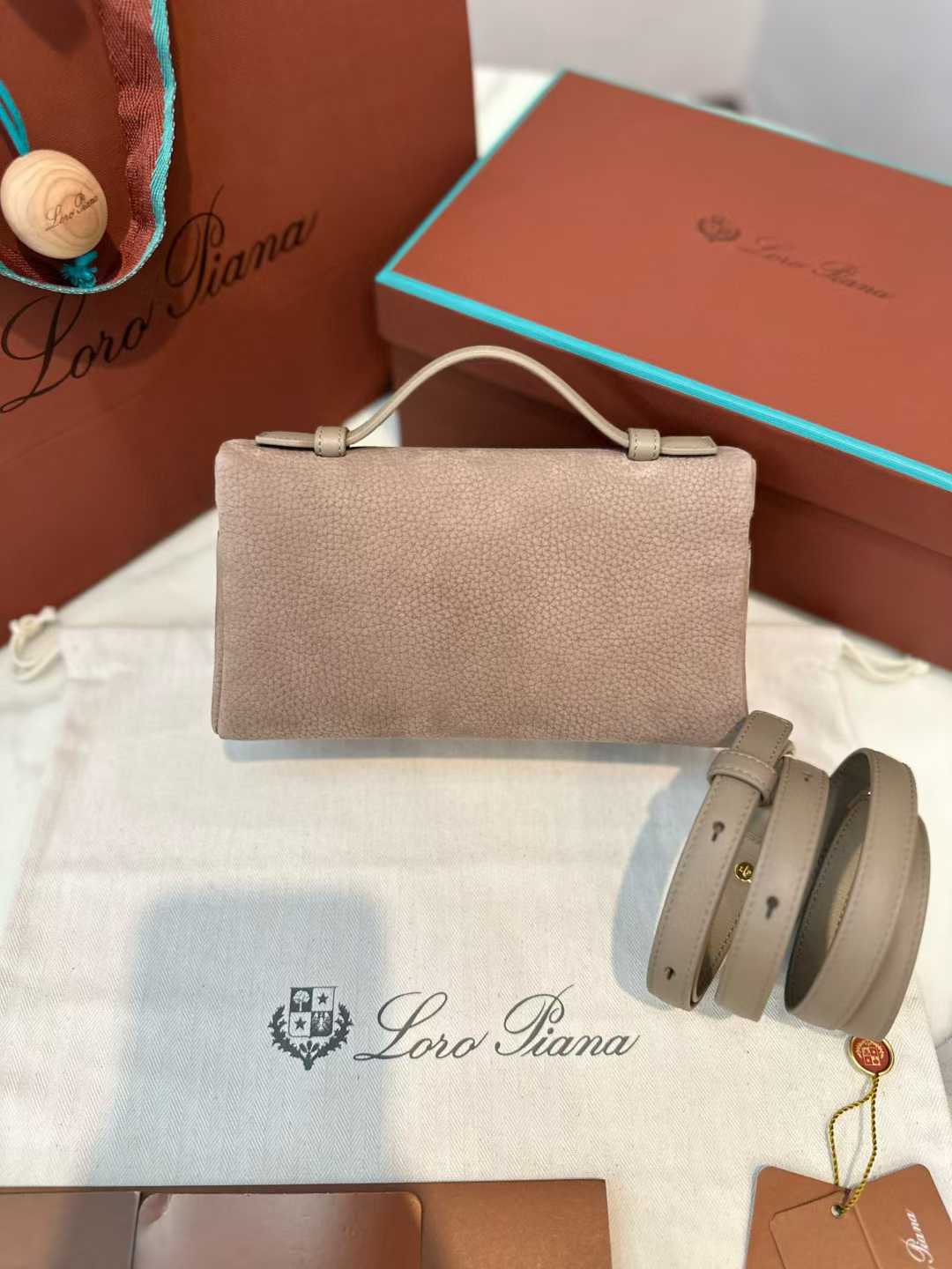 Loro Piana Extra Pocket L19 view 7