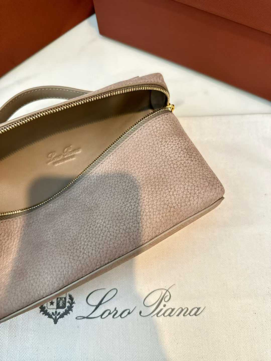 Loro Piana Extra Pocket L19 view 8