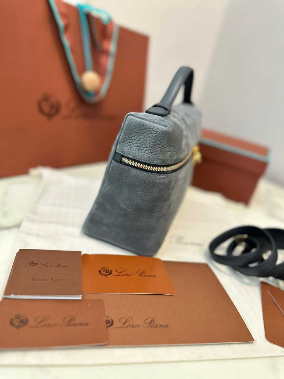 Loro Piana Extra Pocket L19 view 8