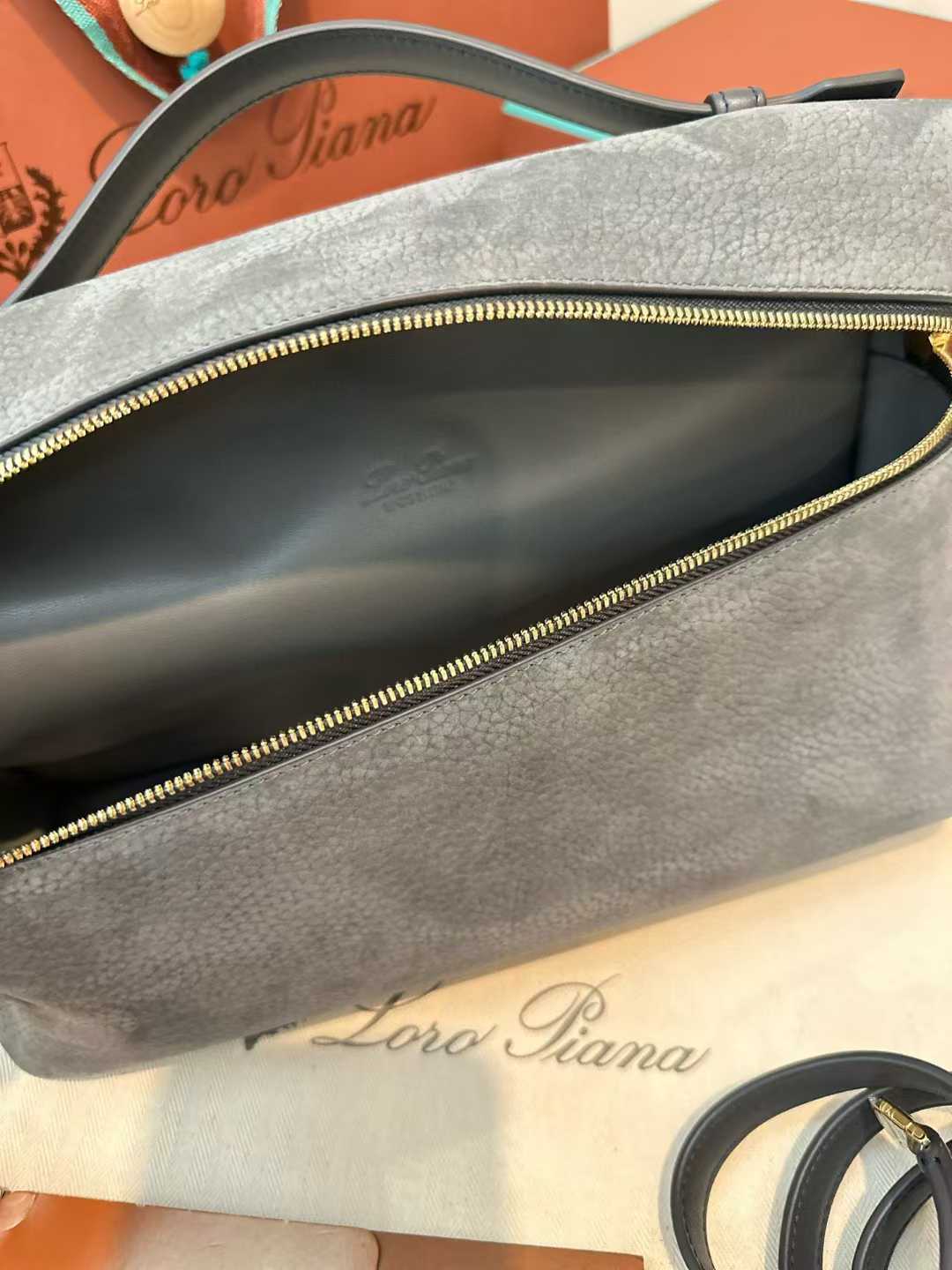 Loro Piana Extra Pocket L19 view 9