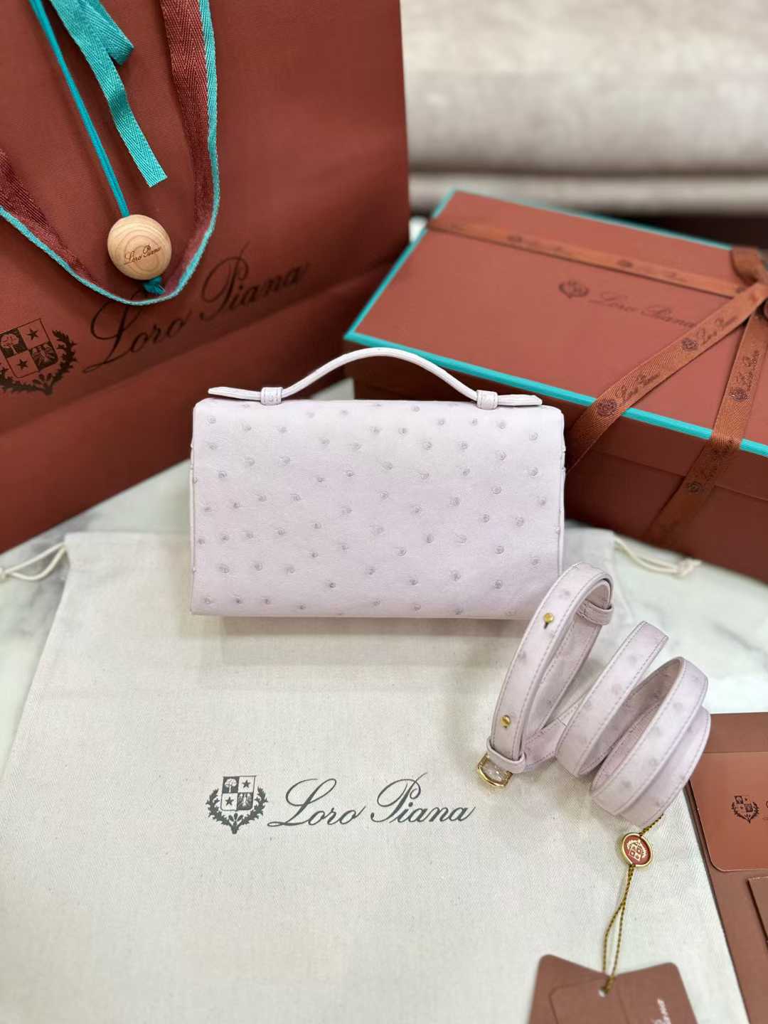 Loro Piana Extra Pocket L19 view 8