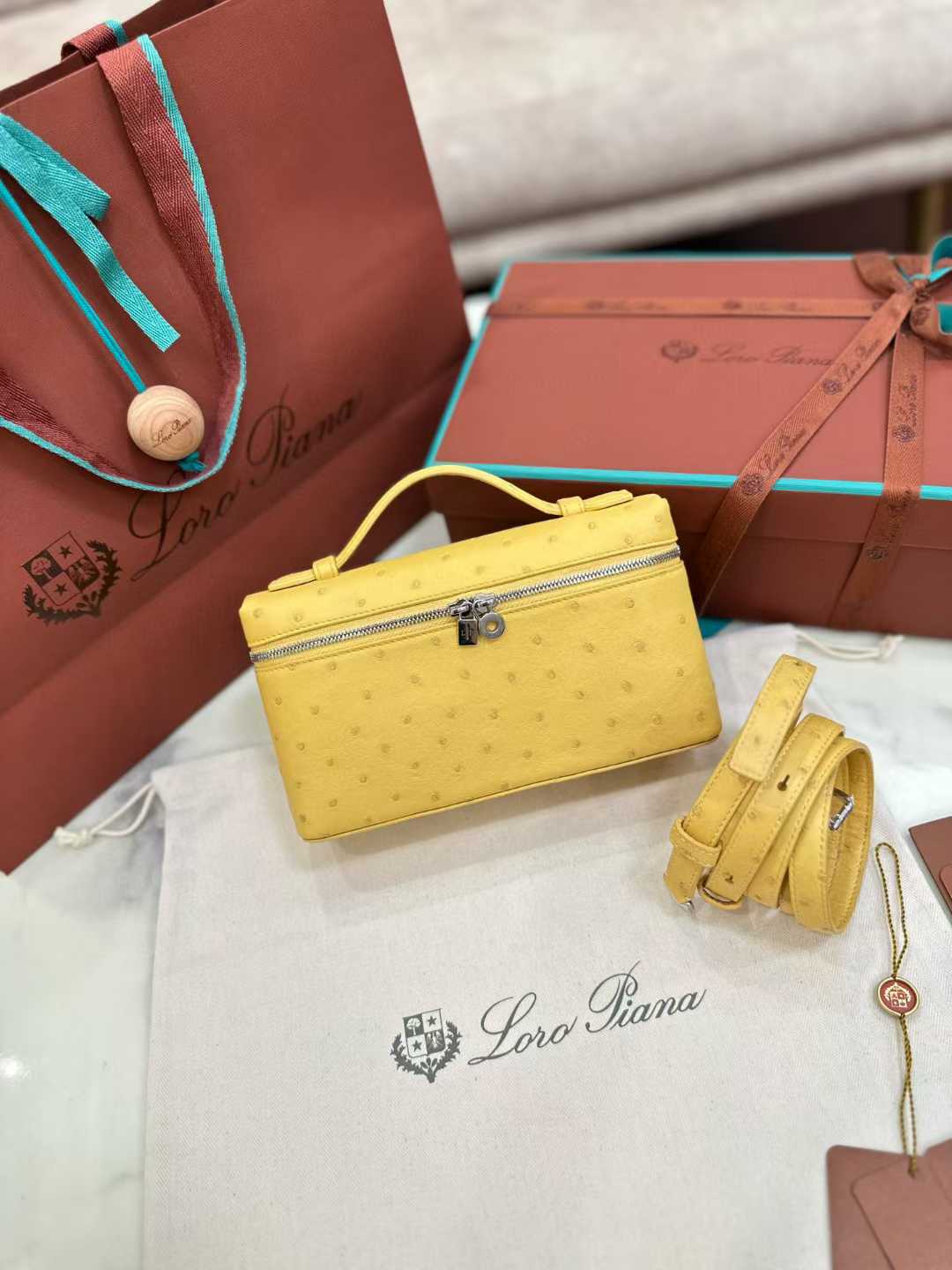 Loro Piana Extra Pocket L19 view 2