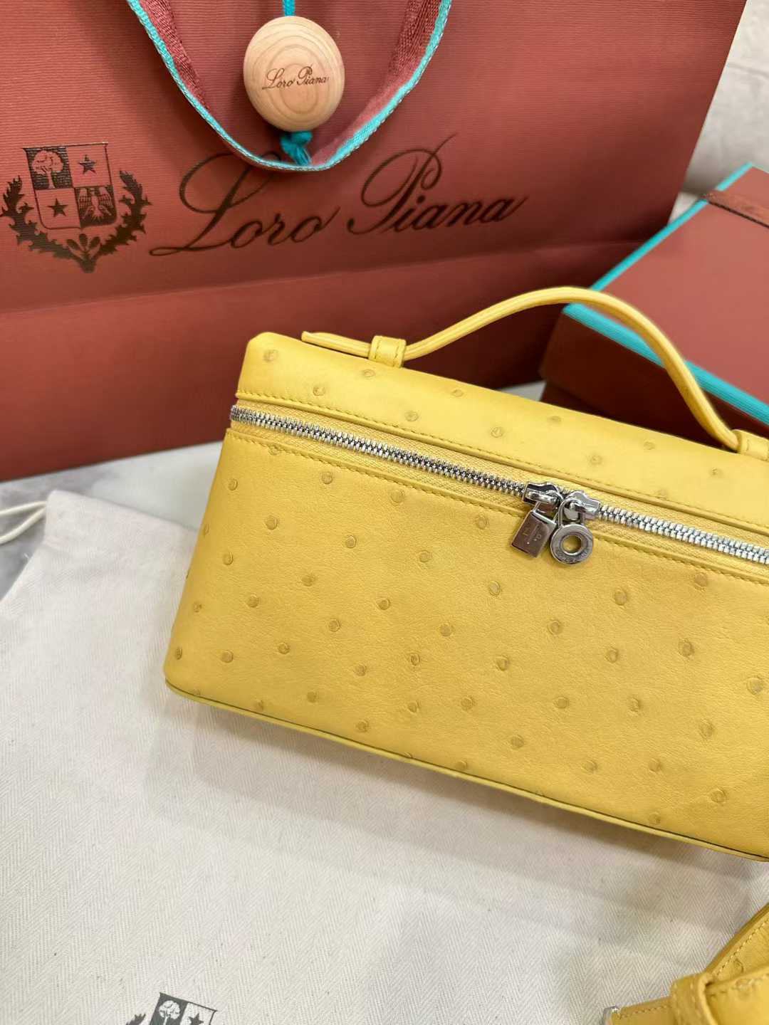 Loro Piana Extra Pocket L19 view 4