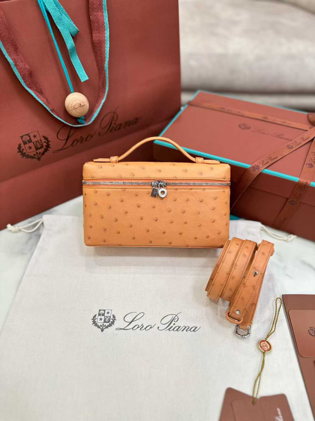 Loro Piana Extra Pocket L19 view 1