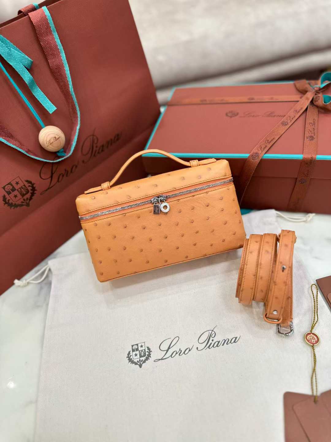 Loro Piana Extra Pocket L19 view 2
